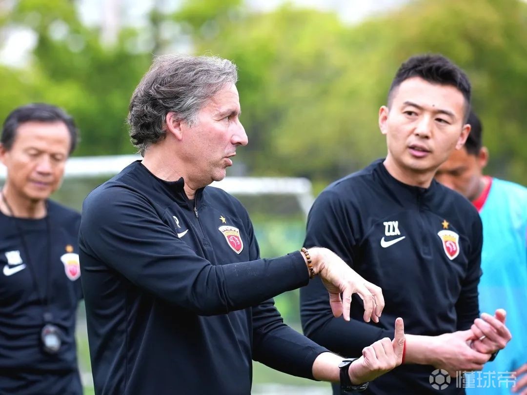 一竞技平台入口-包含上海海港完成体检备战NBA季后赛曼联内部会议纪要流出——清晨战术微调，巴塞罗那复出首秀备战中超瞬间刷屏的词条